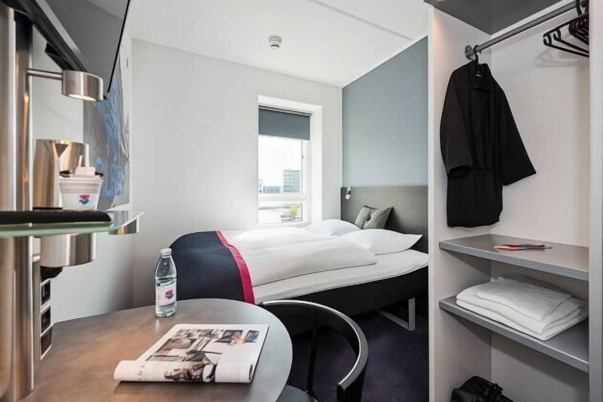 Desk, free WiFi, bed sheets