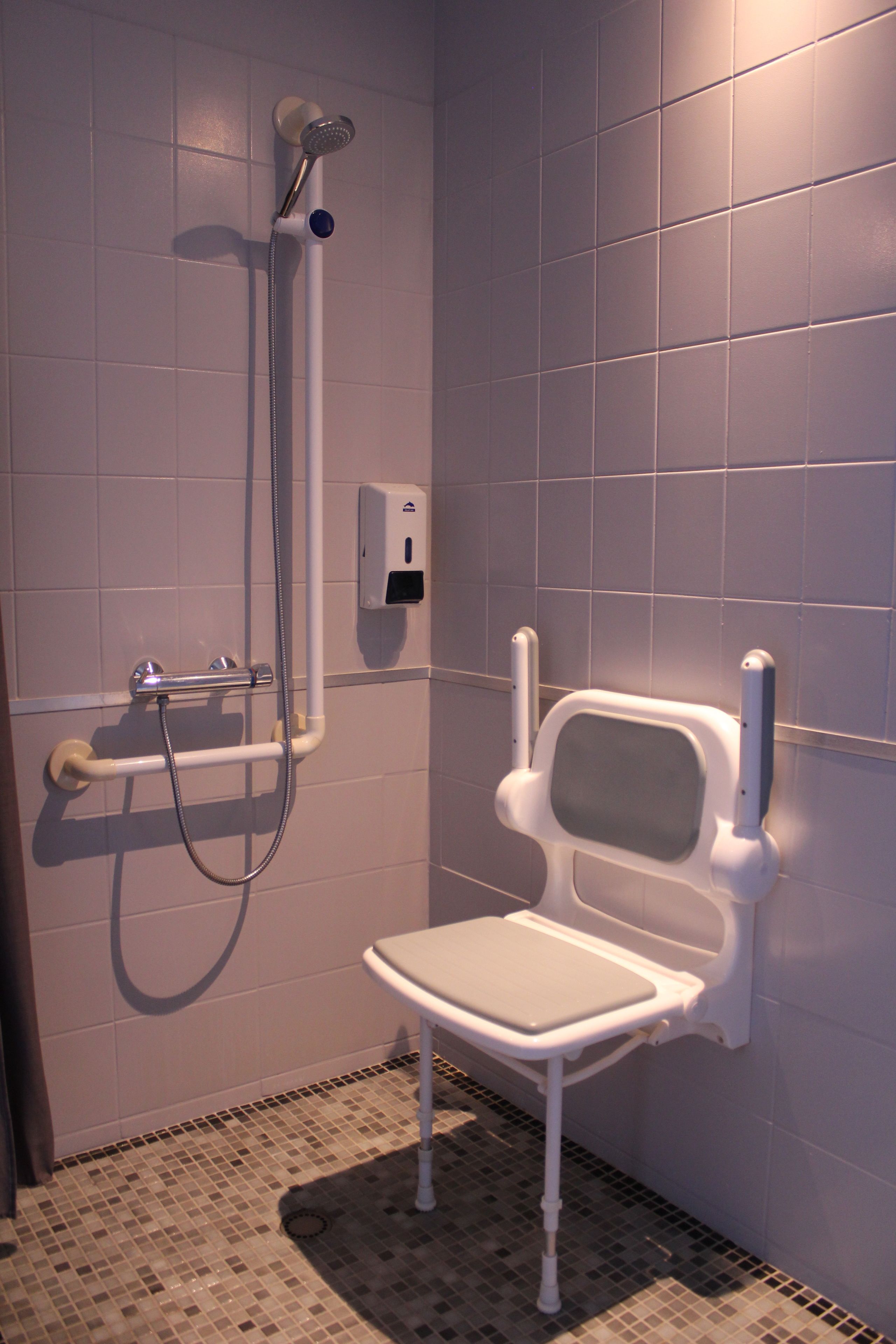 room, accessible, non smoking | bathroom | hair dryer, towels