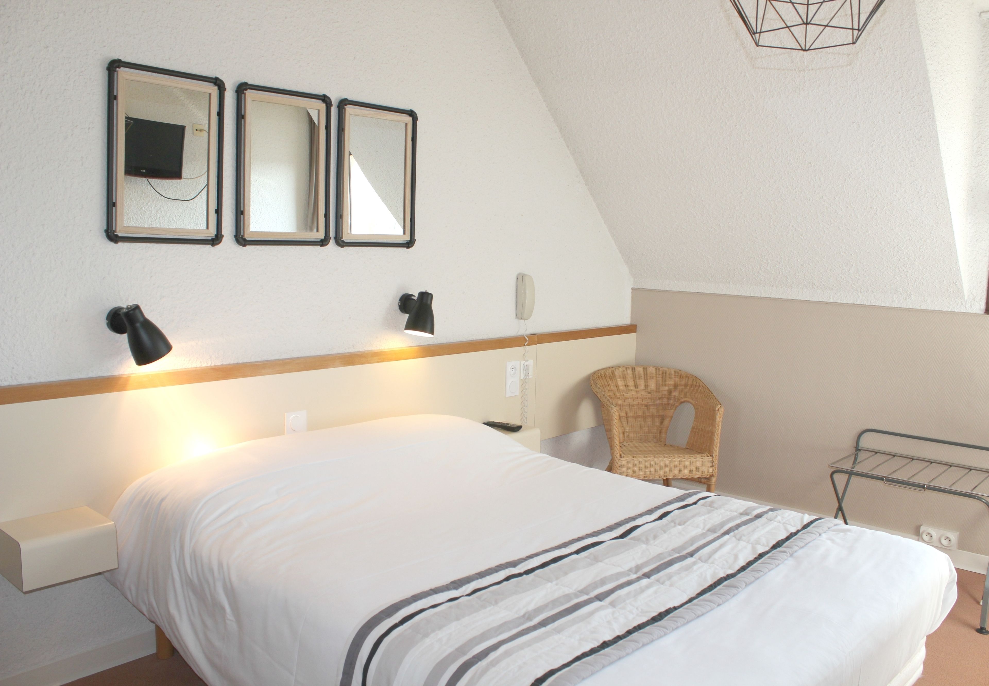 standard double room, non smoking | individually decorated, individually furnished, desk, soundproofing