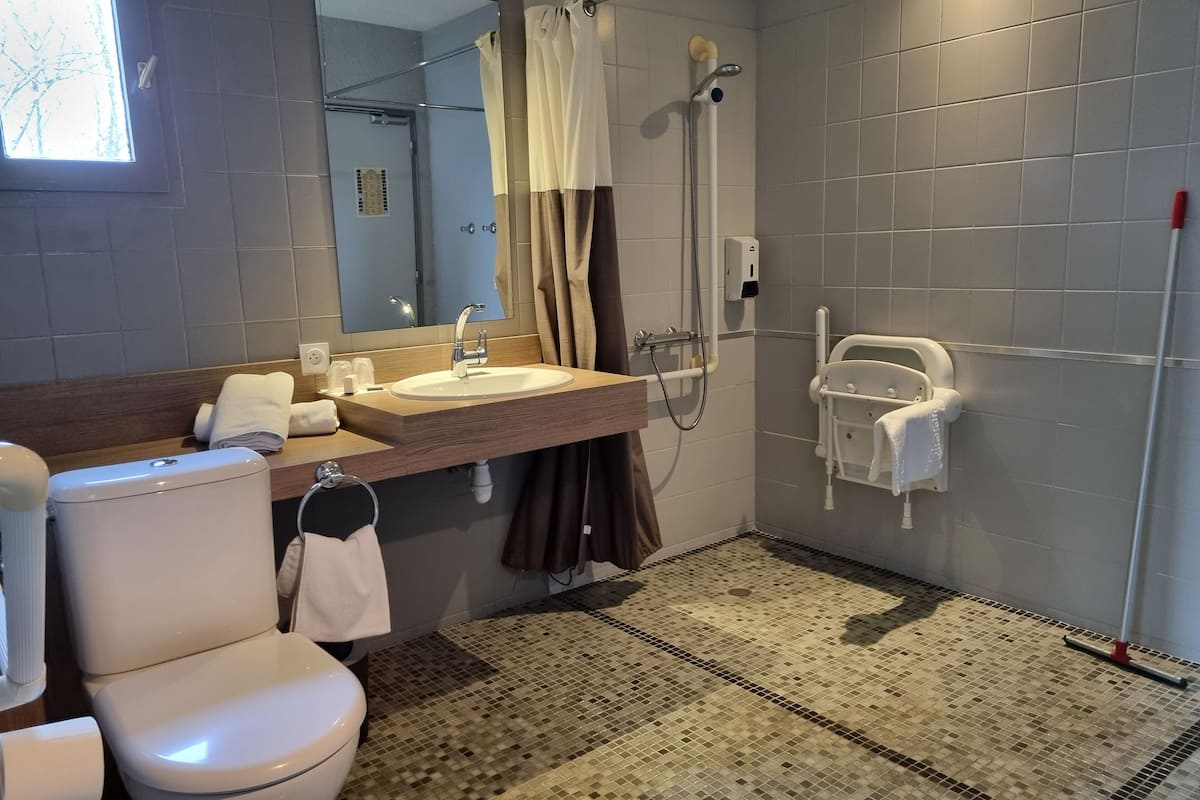 Camera, accessibile ai disabili, non fumatori | 1 camera, con stile personalizzato, con arredamento individuale