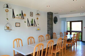 Petit déjeuner buffet servi tous les jours en supplément