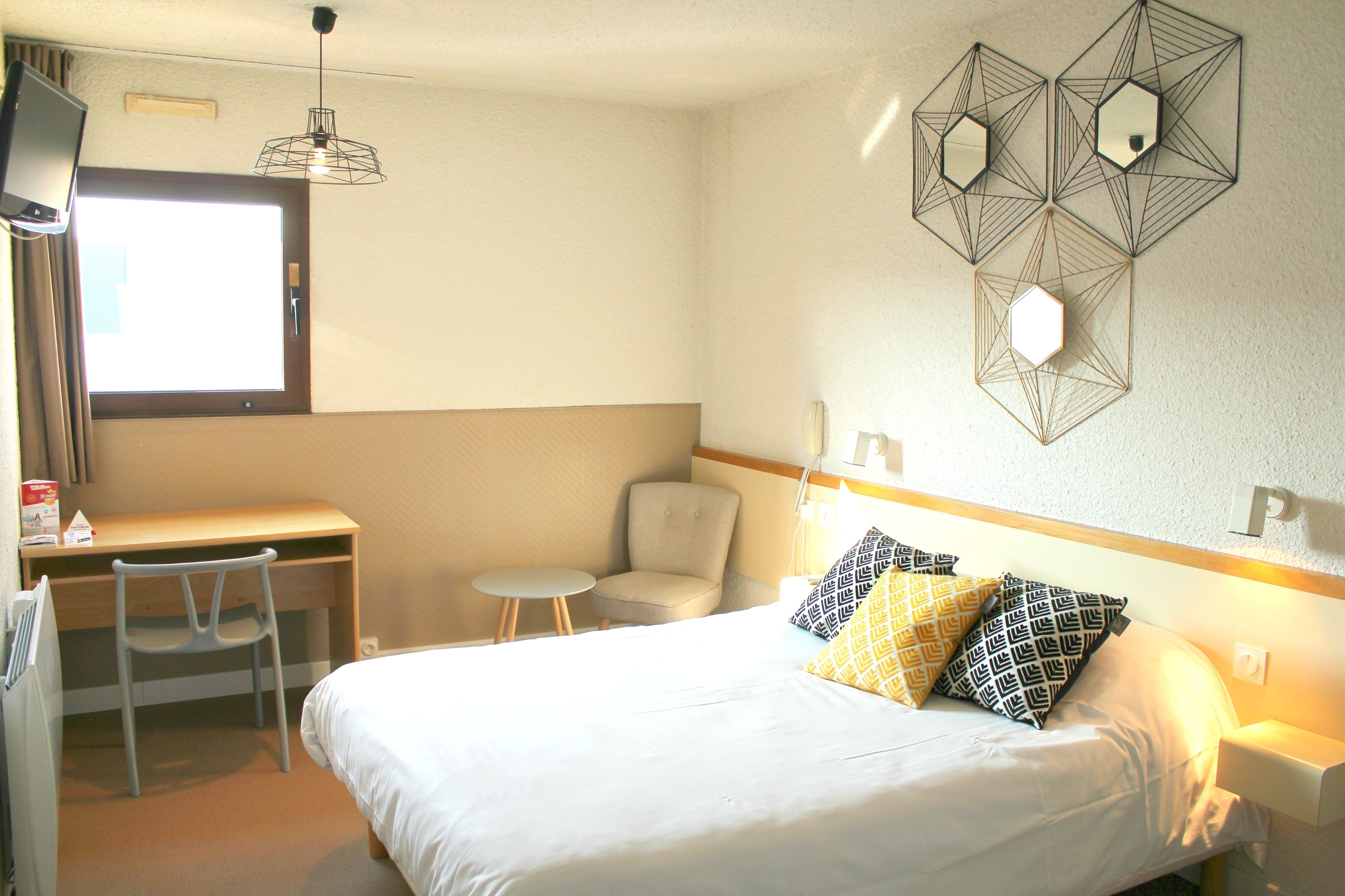 superior room, non smoking (confort plus) | individually decorated, individually furnished, desk, soundproofing