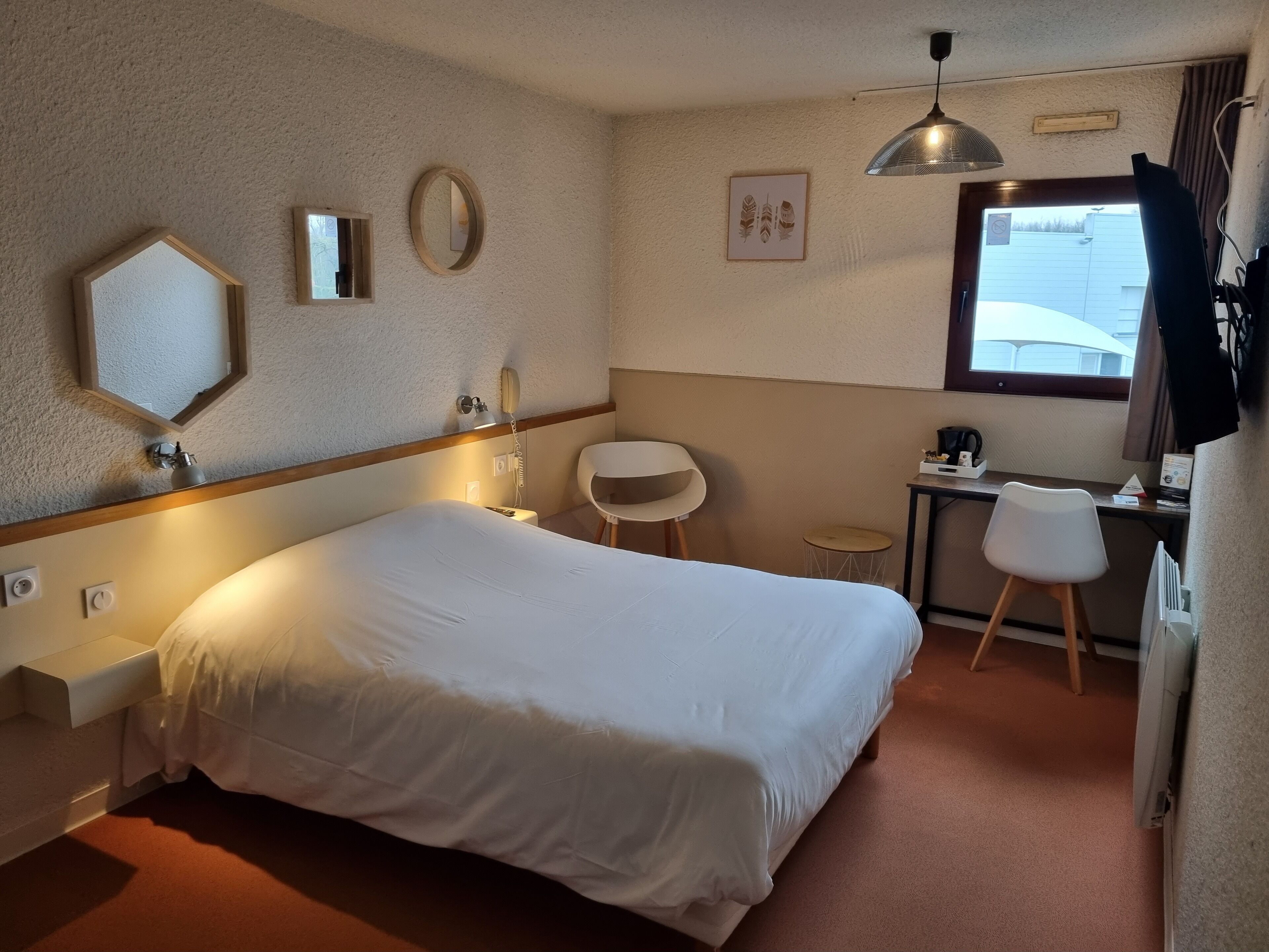 individually decorated, individually furnished, desk, soundproofing