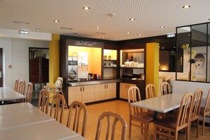 Daily buffet breakfast (EUR 1 per person)