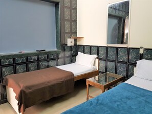 Deluxe Triple Room, Multiple Beds | Free WiFi - Hexa Metro Plaza (Mumbai)