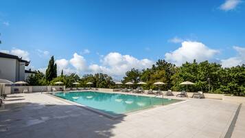 Outdoor pool, pool umbrellas, sun loungers
