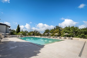Outdoor pool, pool umbrellas, sun loungers