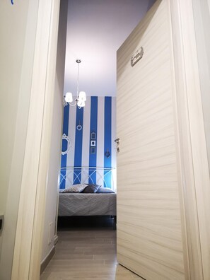 1 多间卧室、高档床上用品、羽绒被、记忆海绵床垫