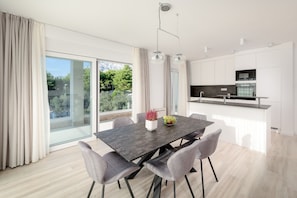Apartment, 2 Bedrooms (4) | In-room dining