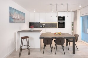 Fridge, oven, stovetop, electric kettle