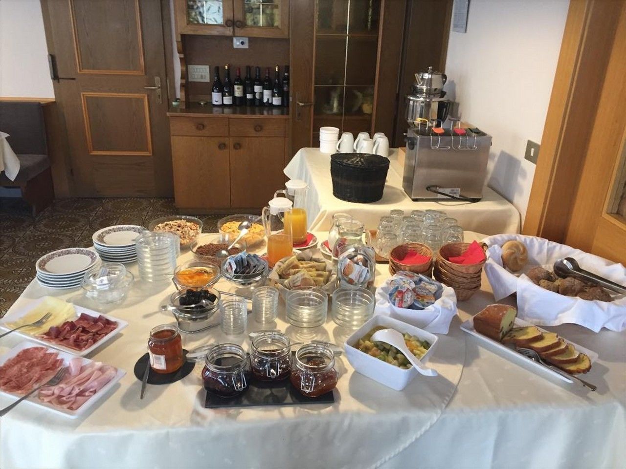 Daily buffet breakfast (EUR 8 per person)
