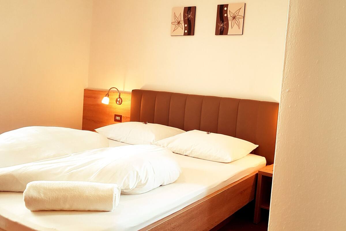 Basic Double Room, Balcony | 1 bedroom, in-room safe, desk, laptop workspace