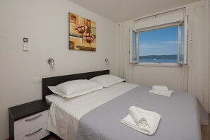 Apartment, Sea View (1) | Free cribs/infant beds, free WiFi, bed sheets - Apartments Mladen (Podgora)