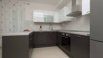 ์ํํธ, ๋ฐ๋ค ์ ๋ง (2) | ์ ์ฉ ์ฃผ๋ฐฉ | ๋์ฉ๋ ๋์ฅ๊ณ , ์ค๋ธ, ์ฟกํ, ์ปคํผ/ํฐ ๋ฉ์ด์ปค