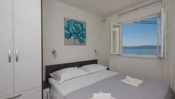 Free cots/infant beds, free WiFi, bed sheets