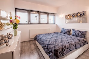 Luxury Apartment, 1 King Bed with Sofa bed, Non Smoking, City View | 1 bedroom, Frette Italian sheets, premium bedding, pillowtop beds