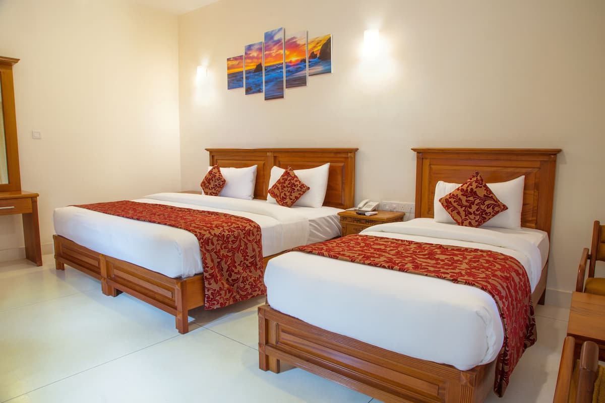 In-room safe, soundproofing, free WiFi, bed sheets