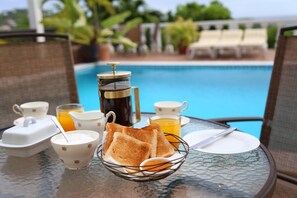 فطور كامل مجانًا يوميًا