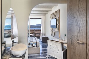 Quarto casal luxo, 1 cama de casal, vista para o mar | Frigobar, cofres nos quartos, Wi-Fi de cortesia, roupa de cama