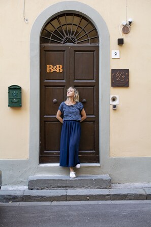 Vista frontal de la propiedad