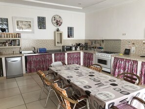 Villa, Multiple Bedrooms | Private kitchen | Fridge, microwave, oven, stovetop - Domaine des Etoiles (Marrakech)