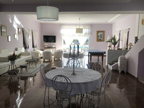 Villa, Multiple Bedrooms | Living room | Flat-screen TV