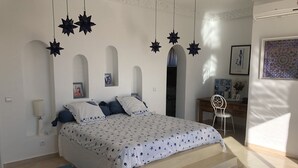 Vil·la, diversos dormitoris | 7 dormitoris, planxa i posts de planxar, wifi i roba de llit 