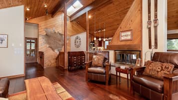 House, 3 Bedrooms | Living area | TV, fireplace