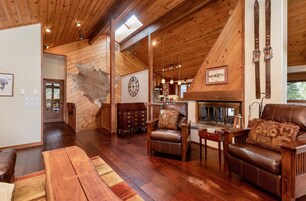 House, 3 Bedrooms | Living area | TV, fireplace