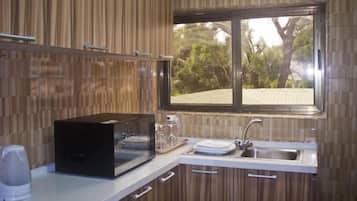 Executive Suite | Private kitchen | Fridge, electric kettle