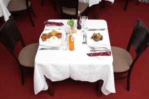Sudah termasuk sarapan ala kontinental setiap hari
