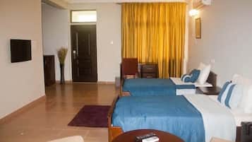 Deluxe Double or Twin Room | In-room safe, desk, laptop workspace, iron/ironing board