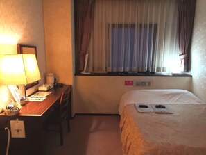 Desk, iron/ironing board - Hotel Satoh Tokyo (Tokyo)