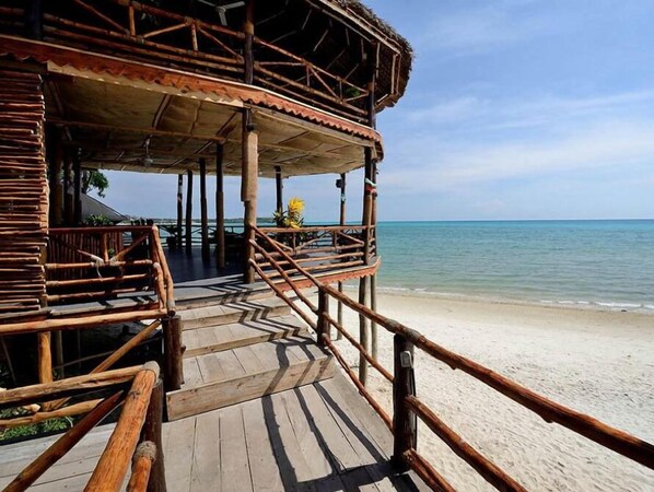 Beach bar - Zanzibar Ocean View (Zanzibar Town)