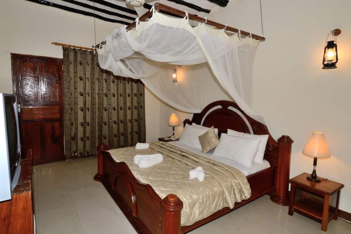 Double Room, 1 Double Bed | Desk, soundproofing, bed sheets