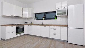 Villa, Private Pool, Sea View | Private kitchen - Villa Maslina (Makarska)