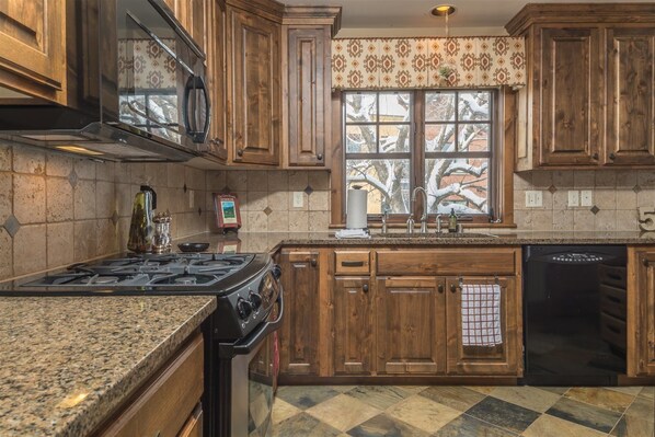 Fridge, microwave, stovetop, dishwasher