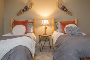 4 bedrooms, desk, iron/ironing board, free WiFi