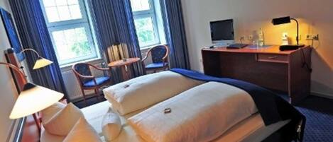 1 slaapkamer, een bureau, reisbedje, wifi