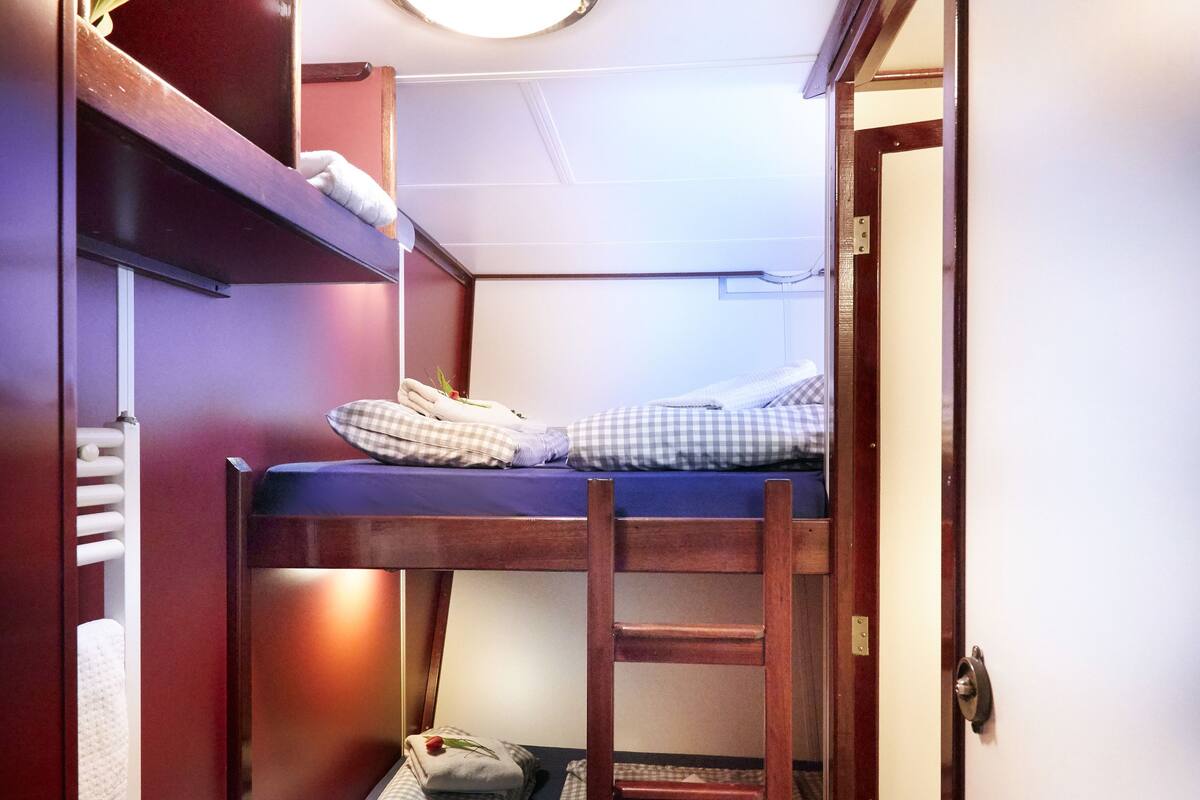 Sailor's Cabin | 1 bedroom, bed sheets