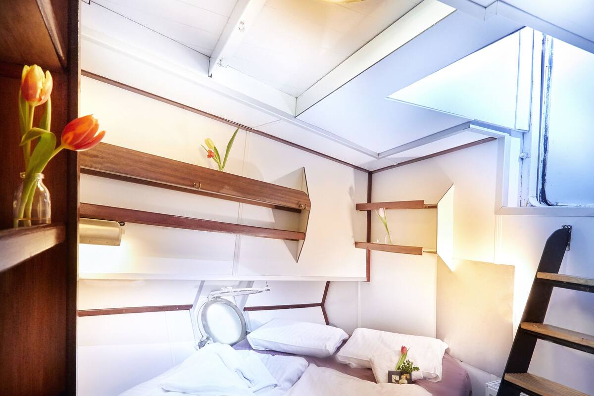 Captain's Cabin (porthole, fresh air) | 1 bedroom, bed sheets