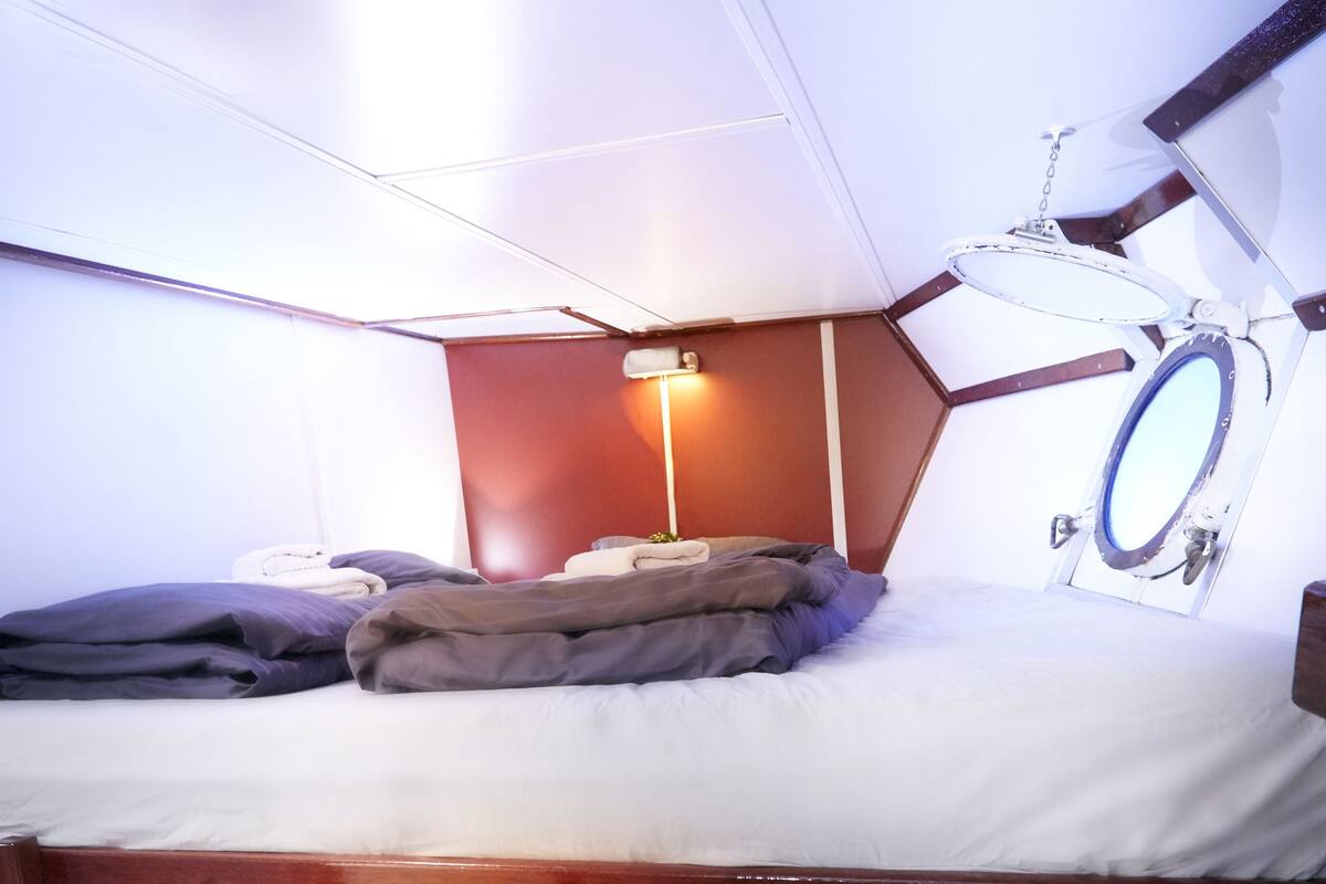 Harbor View Cabin (deck hatch, fresh air) | 1 bedroom, bed sheets