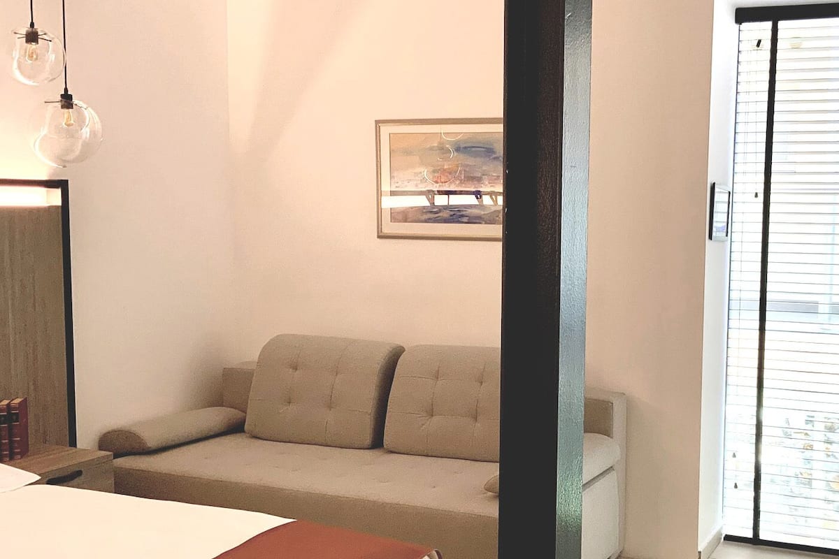 Egyptian cotton sheets, premium bedding, Tempur-Pedic beds, minibar