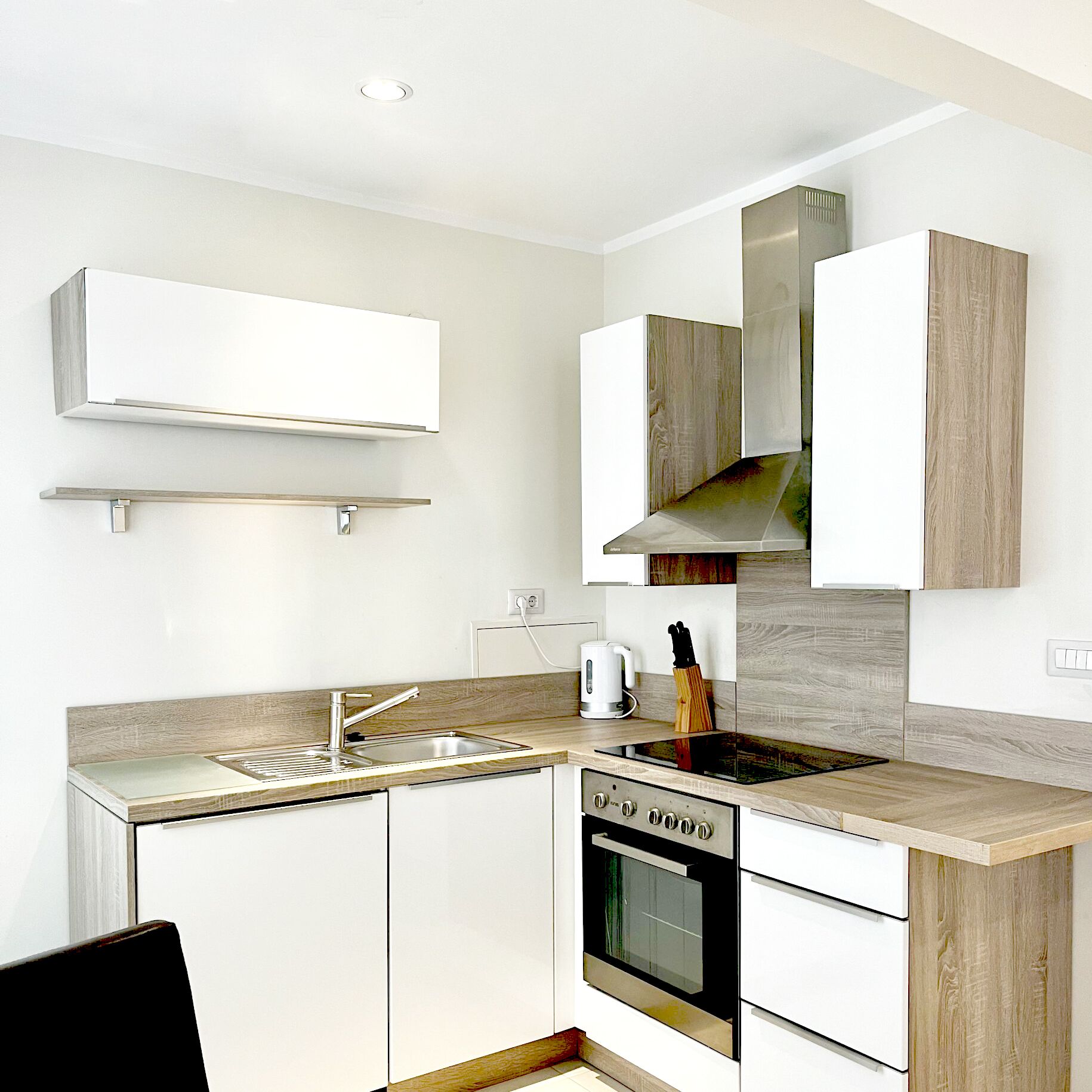 Egyptian cotton sheets, premium bedding, Tempur-Pedic beds, minibar