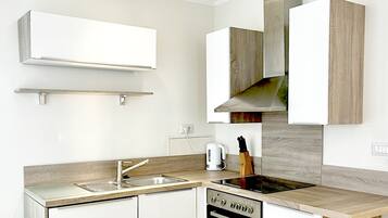 Egyptian cotton sheets, premium bedding, Tempur-Pedic beds, minibar