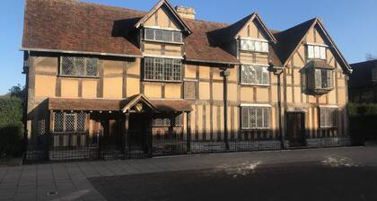 Beautiful 2-bed Caravan in Stratford-upon-avon