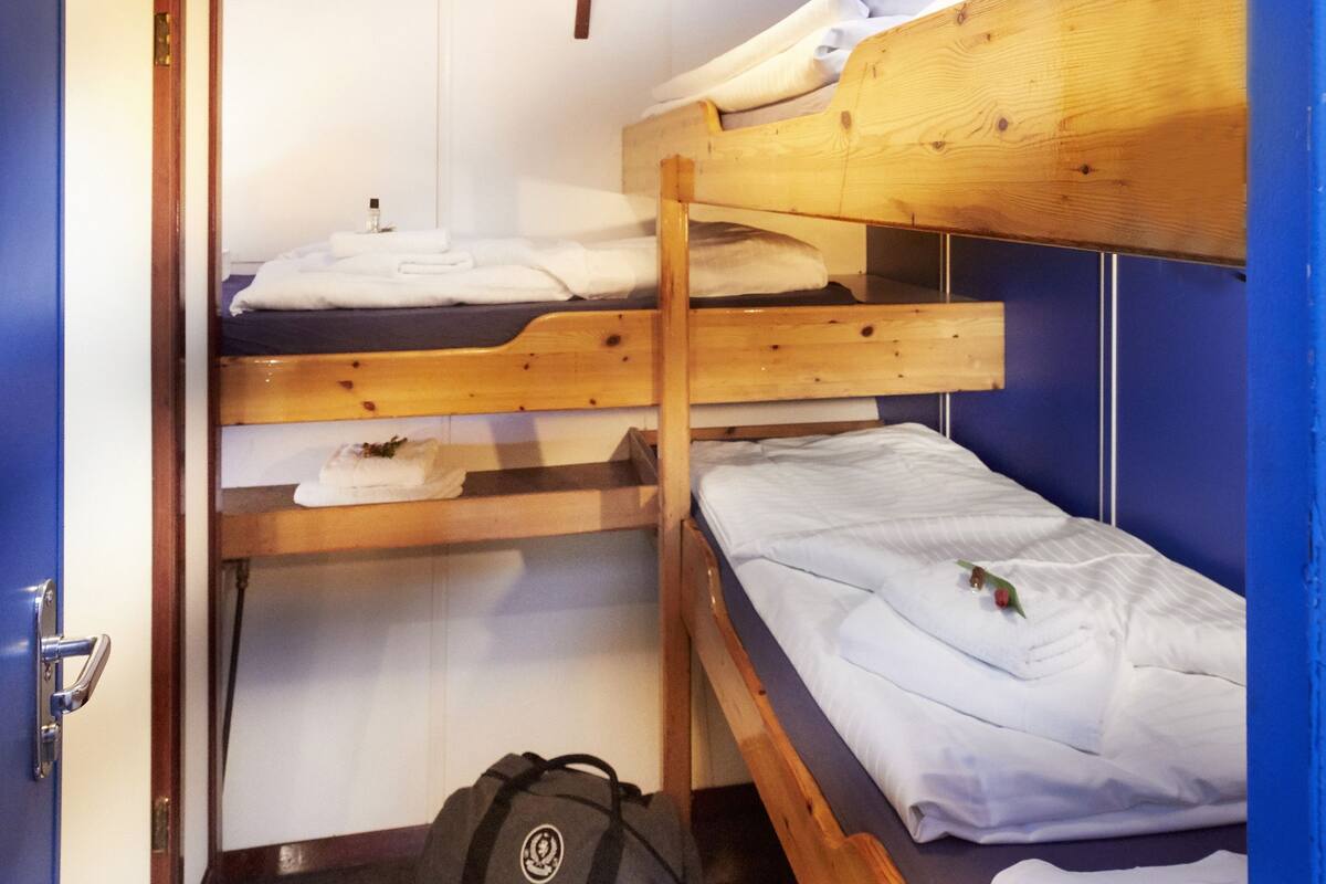 キャビン (Alsterpearl, porthole, fresh air) | 1 室のベッドルーム、ベッドシーツ