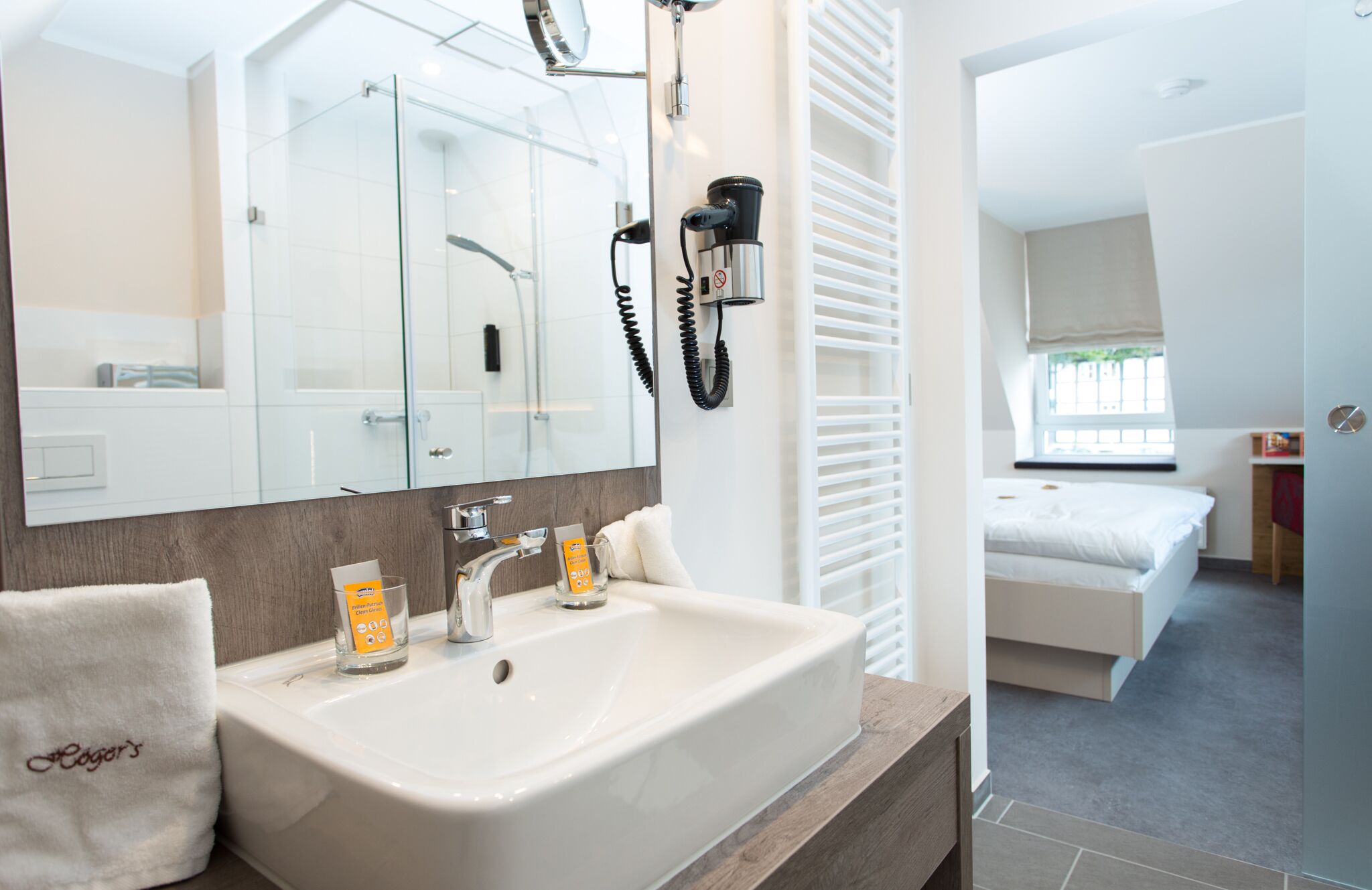 deluxe double room, private bathroom (balcony) | bathroom | free toiletries, hair dryer, towels