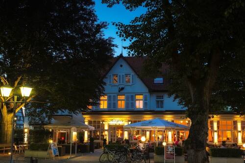 Fassade der Unterkunft – Abend/Nacht