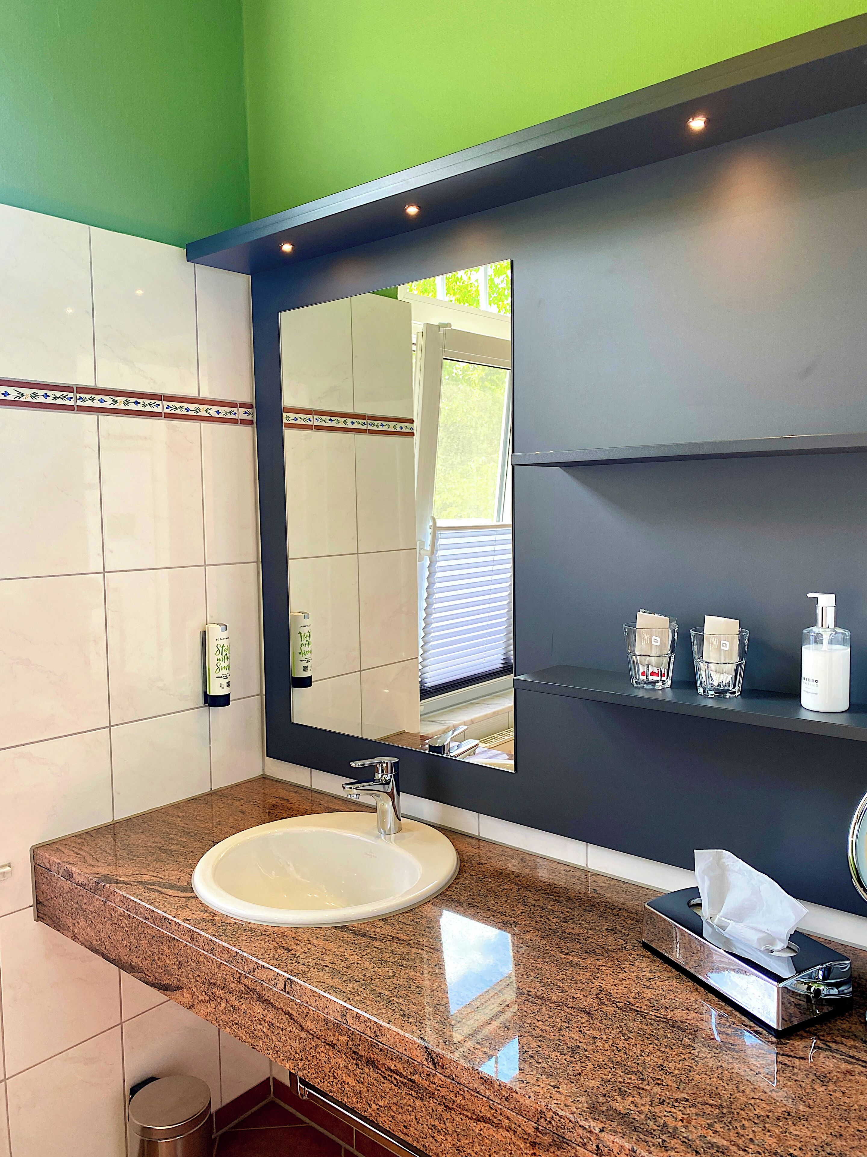 suite | bathroom | free toiletries, hair dryer, towels
